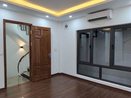 Mặt phố Nguyễn Trãi, kinh doanh siêu tốt, vỉa hè đá bóng, 43m2 x 6 tầng, chỉ từ 14 triệu/tháng