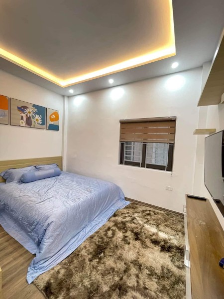 Bán nhà Vũ Hữu 33m x4t, mặt tiền 4m, giá chỉ 3,5 tỷ.