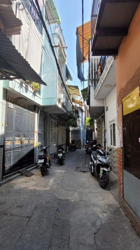 Bán nhà gần Lạc Long Quân, hẻm ba gác, 16m2, nhỉnh 2 tỷ.