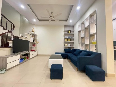 Bán nhà ngay trung tâm quận Thanh Xuân, gần phố, nhà dân xây chắc chắn