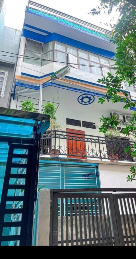 Cần bán gấp nhà Bồ Đề, Long Biên 45 m, 5 tầng, giá 3 tỷ 8.