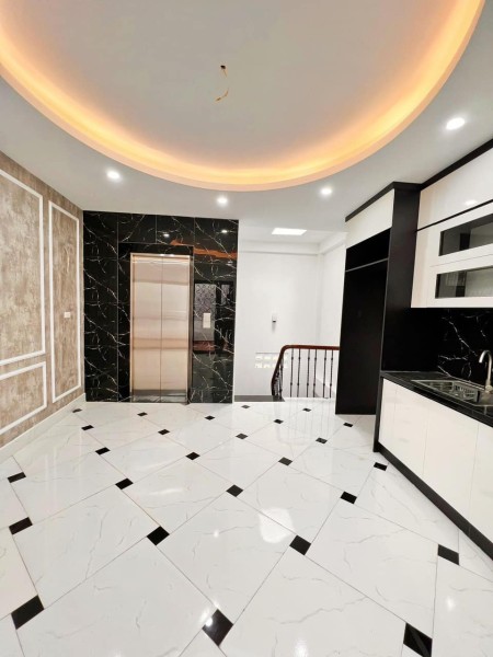 Bán nhà gấp nhỉnh 6tỷ 38m2 ngõ oto thang máy trung tâm Hai Bà Trưng, ngập tràn tiện ích.