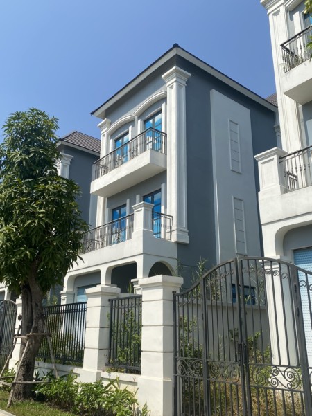 Bán biệt thự Song Lập 250m2 Vinhomes Q9 giá 30 tỷ