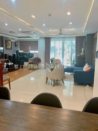 Bán căn hộ chung cư Sky Center 139m2 Phổ Quang 2PN Tầng 6 siêu đẹp