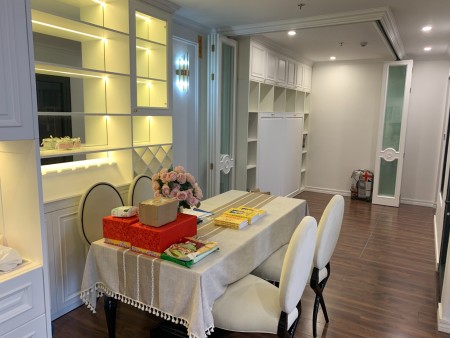 Cần tiền bán gấp căn hộ 2N+1 GÓC 70M2 giá 1,8 tỷ tặng nội thất Vinhomes Ocean Park Gia Lâm.