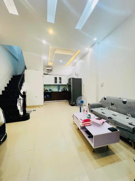 Bán nhà Cầu Giấy rất gần phố, 55m2 x 4t nhỉnh 5 tỷ, lô góc 2 mặt thoáng