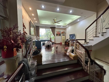 Bán nhà quận Ba Đình, phố Ngọc Khánh. Dt 58m, 5T, MT 5.2m, 16 Tỷ. Ô Tô tránh, Ở và KDoanh cực sướng