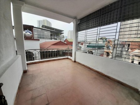 Nhà 3 tỷ bến xe Giáp Bát, Nước Ngầm Quận Hoàng Mai, 35m - 5tầng nở hậu cực đẹp về ở luôn
