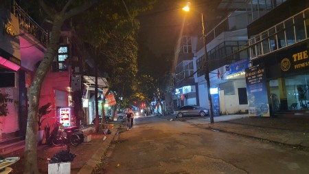 Cần bán nhà Kinh Doanh sầm uất, Vị trí đắc đia TT Đông Anh