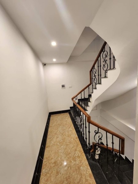 Bán gáp nhà Trương Định,Hoàng Mai 35m2x5T, 3,65 tỷ, Ô tô đầu ngõ, ngõ thông.0913570787