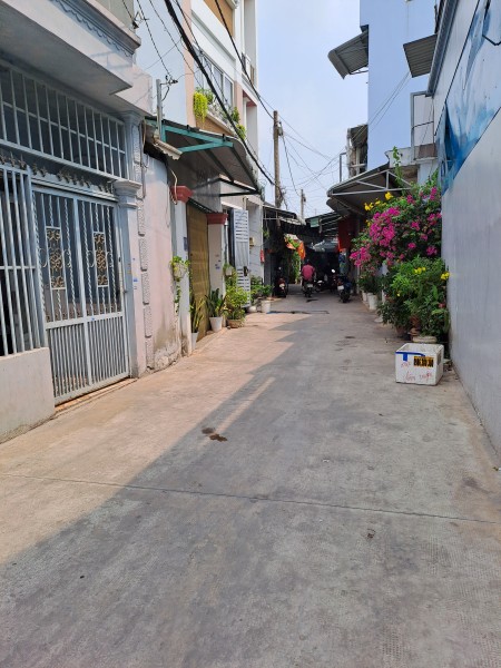 Chủ bán gấp căn nhà góc 2 lầu, nở hậu 4.6m Dương Thị Mười giá siêu tốt 3.4 tỷ Tl