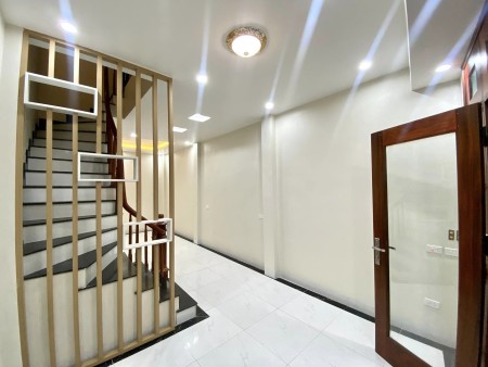 Bán nhà Nguyễn Văn Cừ - Long Biên - Kinh doanh - diện tích 36m2 - 5 tầng - 3 tỷ 9