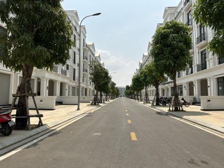 cần tiền kinh doanh bán căn nhà phố Vinhomes Grand Park - 96m2 - 14 tỷ. lh 0912 157 978