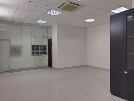 Cho thuê mặt bằng tầng 1 làm văn phòng, spa, các lĩnh vực, 50m2 Ngã 3 Đội Cấn