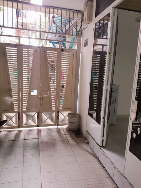 Bán gấp nhà riêng Võ Duy Ninh phường 22 Bình Thạnh. Trệt 2 lầu. Dt 26m2. Giá 3,2 tỷ