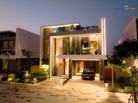 Biệt thự mặt sông 427m2, đối diện sân golf, thiết kế độc bản, giá bán giảm mạnh, sổ hồng lâu dài