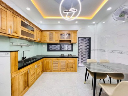 Bán nhà riêng HXH 8m, CMT8 Phường 13 Quận 10. Gần CLB Lan Anh.
