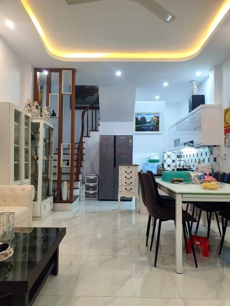 Bán nhà riêng ngõ 91 Hoàng Mai, 38m2*5 tầng, ngõ rộng đi vài mét ra phố, chỉ 3.7 tỷ.