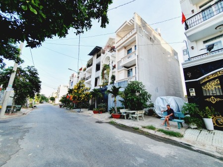 Sắp tới ngày trả nợ ngân hàng bán đất gấp, lô 300m2 (10x30m), đối diện chợ, ngay KCN