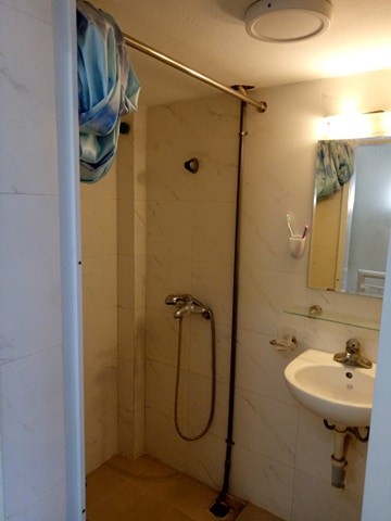 Chính chủ cần bán nhà 2 tầng x 30m2 tại 238 Âu cơ , ô tô đỗ cửa . Giá 1,35 tỷ