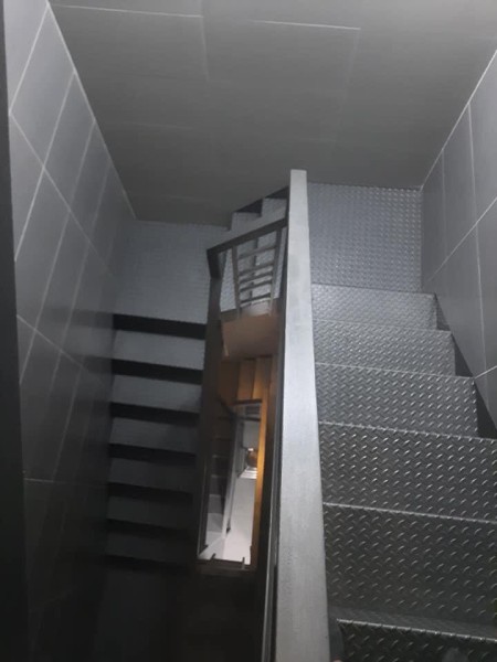 Cần bán nhà riêng chdv đang tn 35tr.th, 4 tầng, khu Vip Huỳnh Văn Bánh, p13, pn, 5 pn, 36m2, 6.3 tỷ