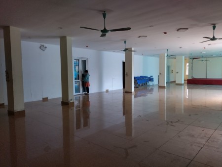 Cho thuê 3 khối tòa nhà VP, diện tích trống tổng 3000m2. Có cắt lẻ