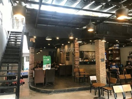 Cho thuê nhà mặt tiền quận 10, ngang lớn, có sân vườn