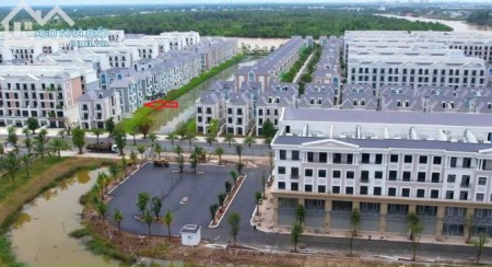 Bán nhà mặt tiền lỗ đậm - Nhà phố Manhattan Vinhomes Q9 - DT: 162m2 1 trệt 4 lầu - Bán lỗ 6 tỷ