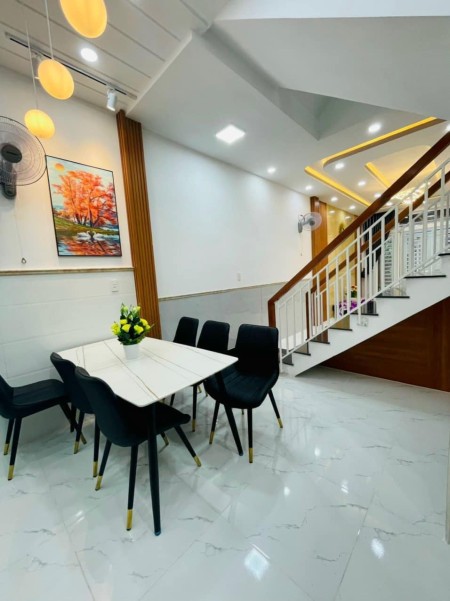 Giá siêu rẻ, chủ cần bán nhà 5 tầng Hoàng Hoa Thám giá 6 tỷ, nhà 4 phong ngủ
