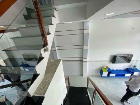 Bán nhà Tân Kì Tân Quý, đoạn giao với đường Tân Quý, Tân Phú, TPHCM.