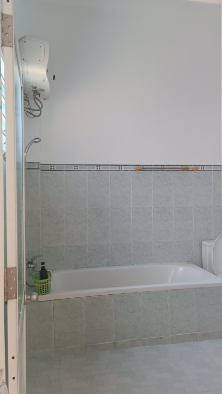 Cho thuê nhà 3 tầng Lê Thị Hồng Gấm sát Phan Đăng Lưu khu kinh doanh sầm uất , tụ họp 4 trường dh