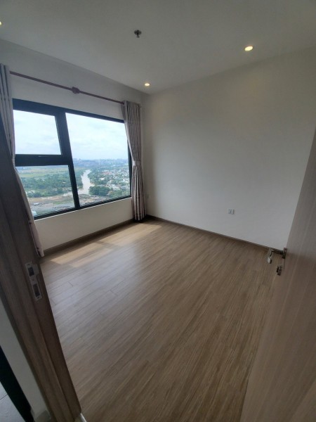Bán căn hộ 2PN + 69m2 Vinhomes Grand Park giá chỉ 2.4 tỷ. Tặng thêm nội thất. Zalo 0902/906/903
