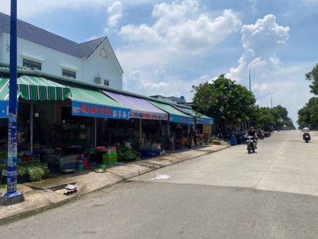 Bán nhanh lô đất góc nằm ở mặt tiền đường lớn diện tích 300m thổ cư trăm phần trăm