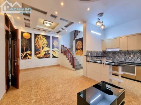 Bán nhà phố Đê La Thành nhỏ - diện tích 50m2 - 3 tầng - giá 6 tỷ