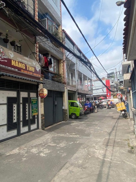 Cần cho thuê gấp mặt bằng hẻm xe hơi Đinh bộ Lĩnh Hàng xanh ở lại được