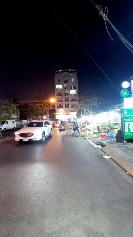 Bán nhà 50M2, mặt tiền đường số 7, đường trước nhà 8M, nội thất đầy đủ, giá 6 tỷ
