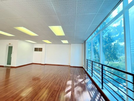 Cho thuê văn phòng. Hợp tác MG - VP 180M2 sàn gỗ đẹp - View kính thoáng quận 3 cho thuê