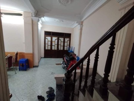 Bán nhà Đường Hoàng Mai 39m, 4 tầng, mt 3.3m, giá 3 tỷ.