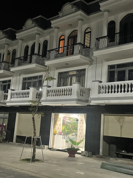 Em bán lỗ hoặc hợp tác đầu tư căn nhà phố mới xây ở khu công nghiệp Bình Dương đã vào tiền 40%