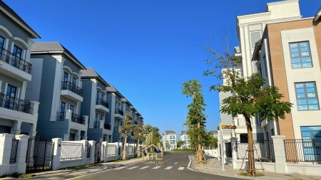 Bán gấp biệt thự 200m2 khu compound chỉ 23 tỷ BTP