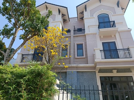 Bán gấp căn biệt thự 135m2 Centa Vsip ven vành đai 3 Hà Nội