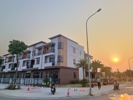 Bán nhà mặt tiền shophouse đường 26m giá yêu thương.