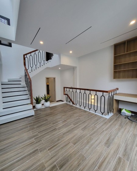 Cần bán gấp nhà 3 tầng full nội thất đầy đủ thiết kế hiện đại, vào là ở luôn.