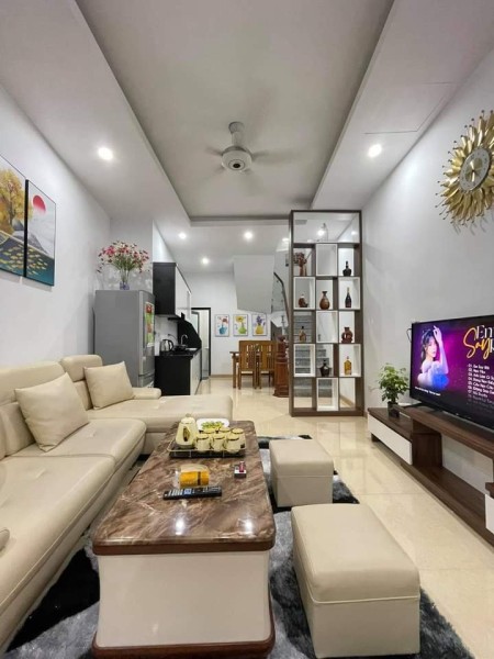 Bán nhà cực đẹp đường Láng - Đống Đa, Lô góc ô tô tránh, Sổ vuông đẹp, 45Mx5T chỉ 6,8 tỷ