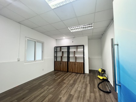 Cho thuê văn phòng quận 10, 100M2 sàn gỗ sang xịn cho thuê chỉ 35 triệu bao điện lạnh