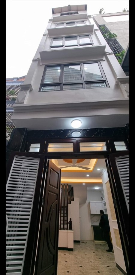 Chính chủ nhờ bán gấp nhà riêng ở Mễ Trì Thượng, Lexus đỗ cửa, DT : 40m2 , 4 tầng, giá nhỉnh 5 tỷ