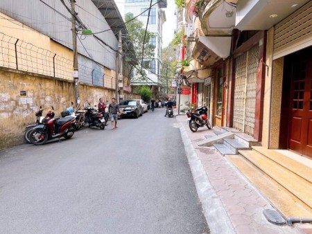 bán nhà Chùa Bộc khu vực vip Đống Đa, lô góc sổ nở hậu, ô tô tránh dừng đỗ ngày đêm giá 2.96 tỷ.
