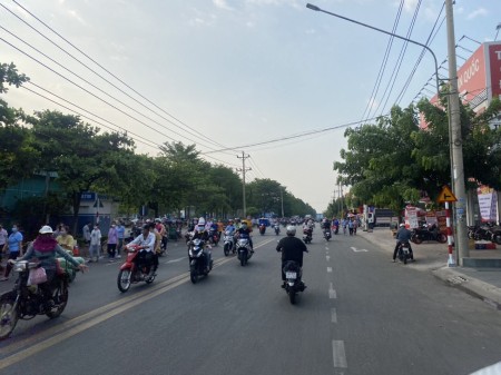 Cần bán gấp nhà cùng đất tại Bình Dương nhà mới xây và đất full thổ cư liên hệ chính chủ sổ gốc
