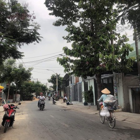 Bán nhà Đ Nguyễn Ảnh Thủ, dt 60m2, 3 tầng, gần KCN, SHR, chỉ 4.x tỷ.