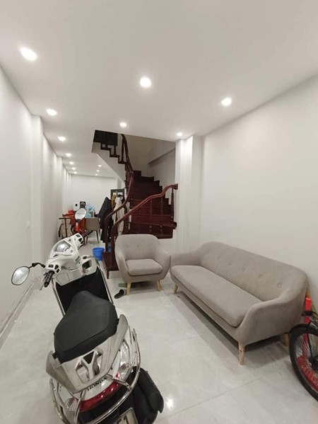 Bán nhà ngõ ô tô Thịnh Quang, Đống Đa 36m, 4 tầng, mặt tiền 3.2m, giá 5.5 tỷ.